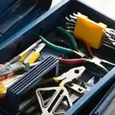 工具の持出・返却を管理するシーン