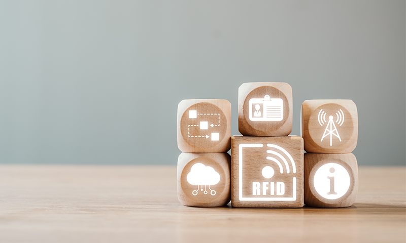 RFIDとは?製造業で注目される理由